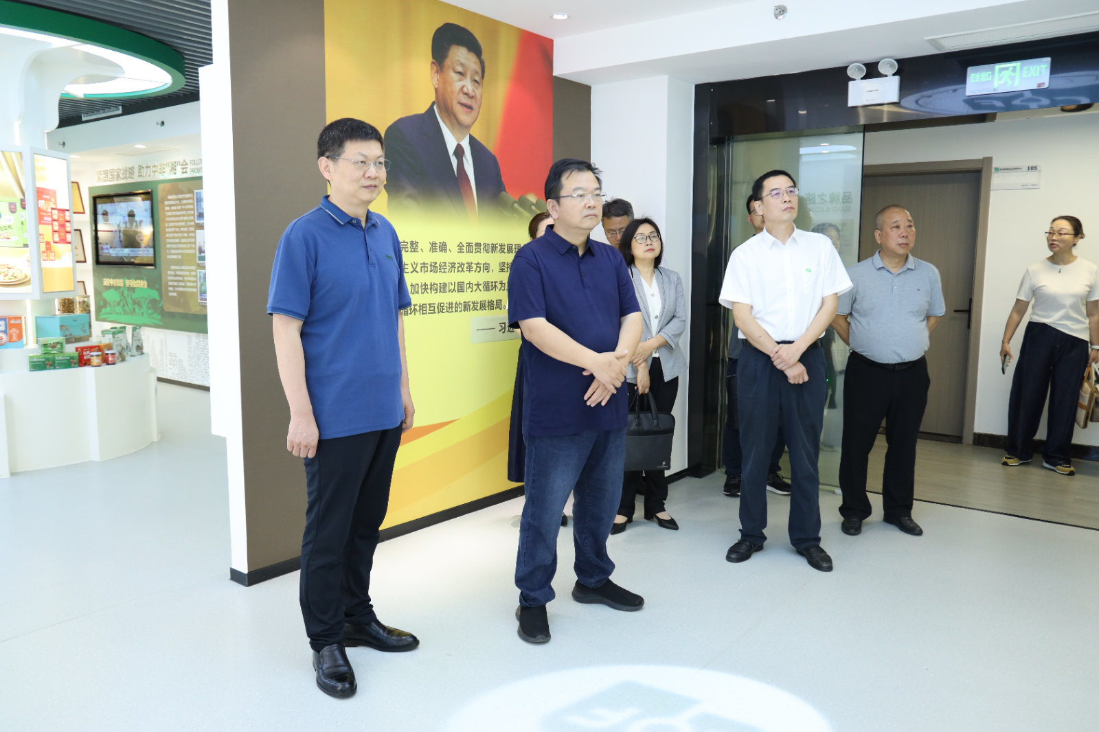 湖南省國(guó)資委黨委委員、副主任馮傳良一行調(diào)研湖南農(nóng)業(yè)集團(tuán)